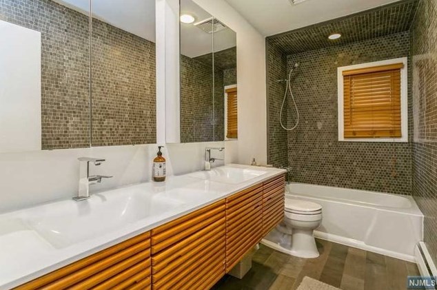 44 Roberts Ct, Tenafly NJ 07670-2001 exterior