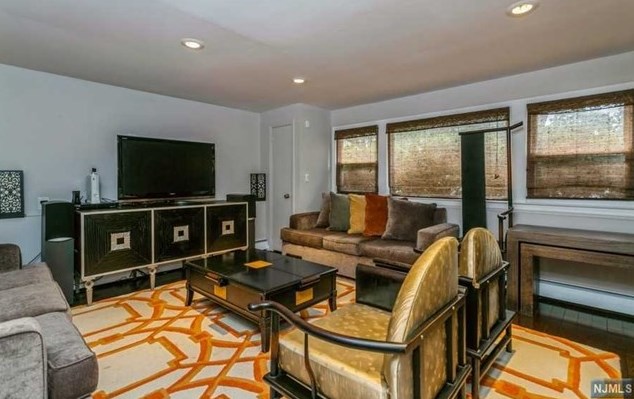 44 Roberts Ct, Tenafly NJ 07670-2001 exterior