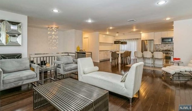 44 Roberts Ct, Tenafly NJ 07670-2001 exterior