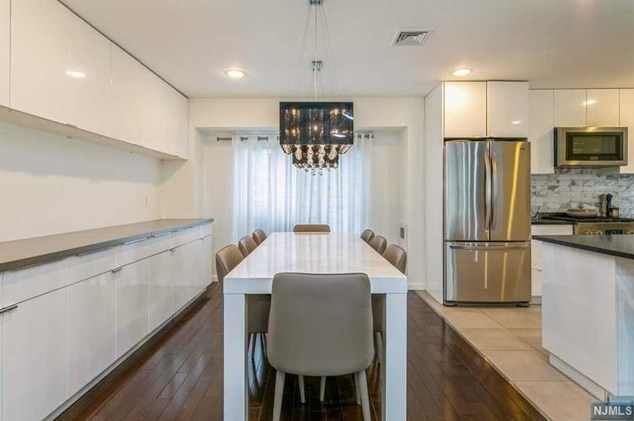 44 Roberts Ct, Tenafly NJ 07670-2001 exterior