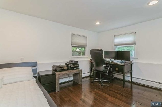 44 Roberts Ct, Tenafly NJ 07670-2001 exterior