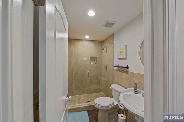 129 Palisade Ave, Emerson NJ  07630-1844 exterior