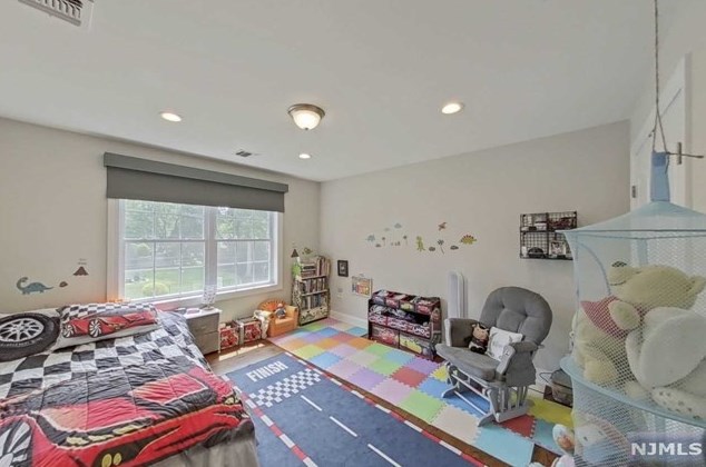129 Palisade Ave, Emerson NJ  07630-1844 exterior