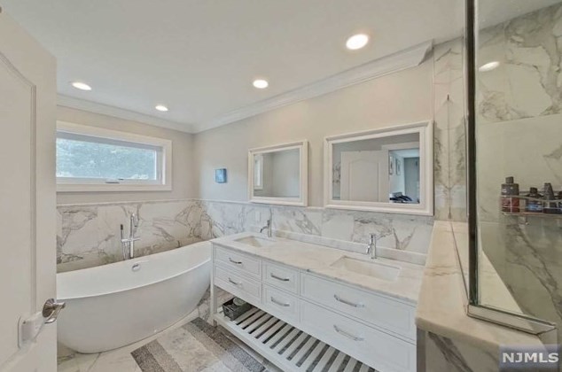129 Palisade Ave, Emerson NJ  07630-1844 exterior