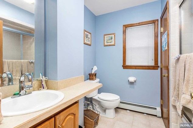 613 2 Ave, Lyndhurst NJ 07071-1219 exterior