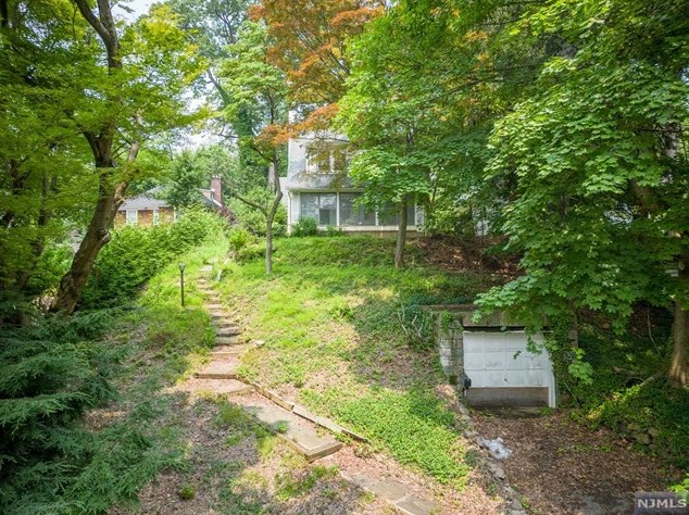 15 Ravine Rd, Tenafly NJ  07670-2124 exterior