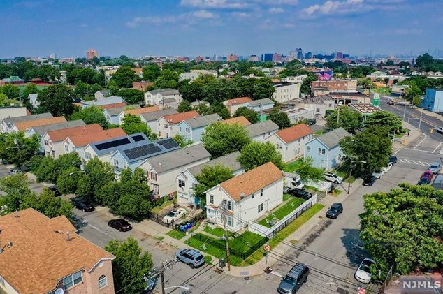 682 15th St, Newark NJ  07103-1413 exterior