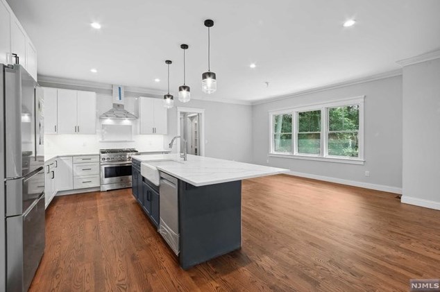 687 Burke St, Township Of Washington NJ  07676-3831 exterior