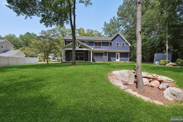 687 Burke St, Township Of Washington NJ  07676-3831 exterior