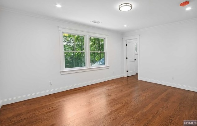 687 Burke St, Township Of Washington NJ  07676-3831 exterior