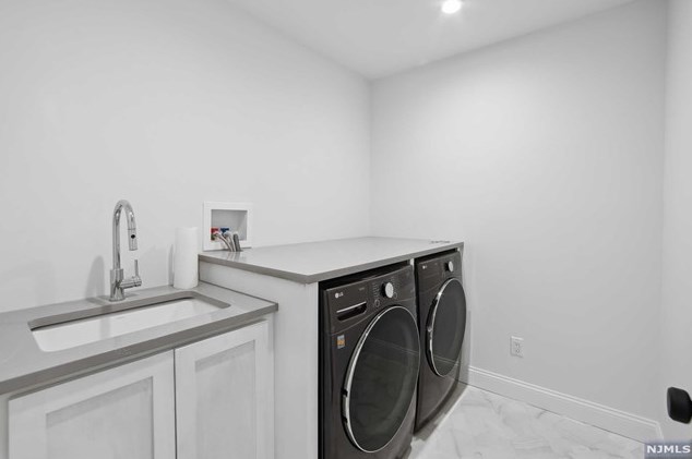 687 Burke St, Township Of Washington NJ  07676-3831 exterior