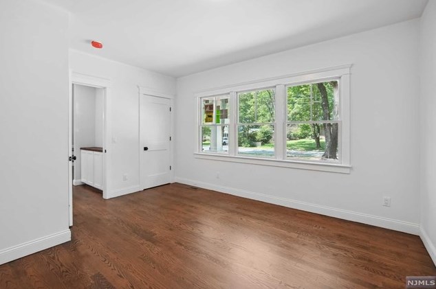 687 Burke St, Township Of Washington NJ  07676-3831 exterior