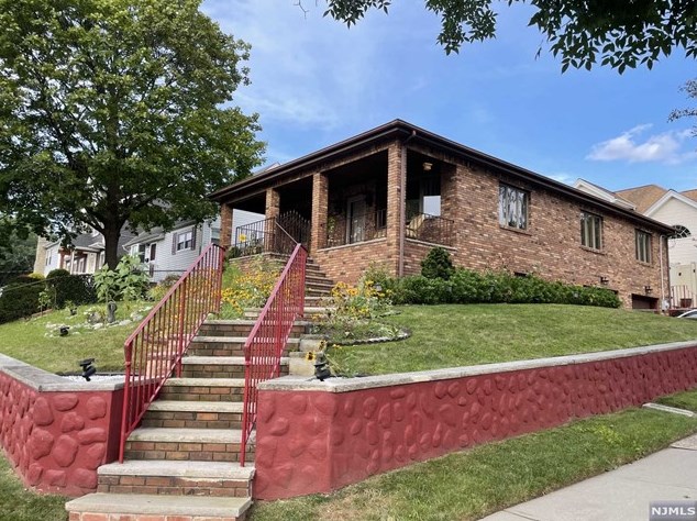 63 Grand Ave, Rutherford NJ  07070-1028 exterior