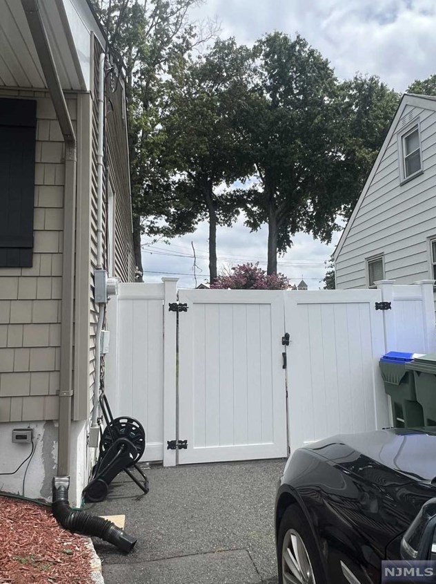 86 Bloomfield Ave, Edison NJ  08837-3324 exterior