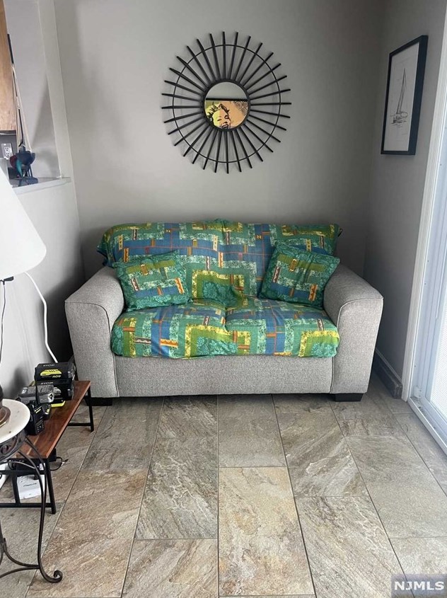 86 Bloomfield Ave, Edison NJ  08837-3324 exterior