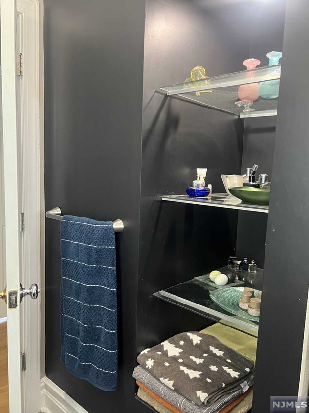 86 Bloomfield Ave, Edison NJ  08837-3324 exterior