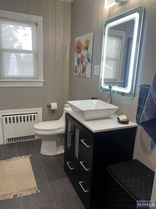 86 Bloomfield Ave, Edison NJ  08837-3324 exterior