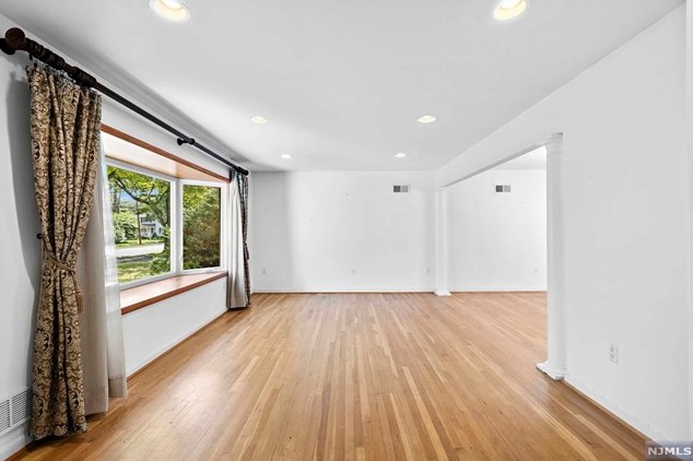 111 Ramille Ct, Paramus NJ  07652-5313 exterior