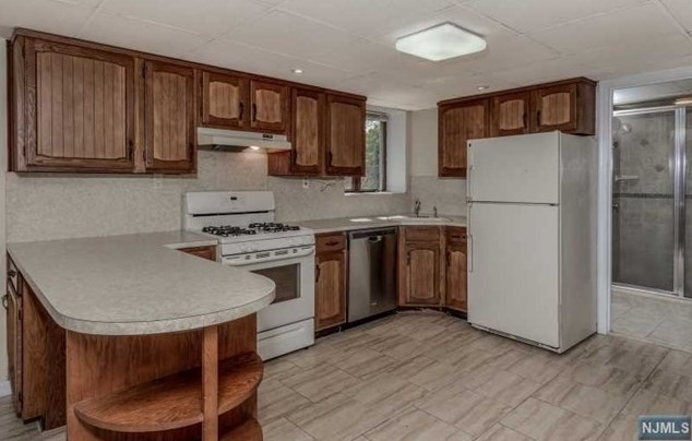 54 Boonstra Dr, Wayne NJ  07470-2528 exterior