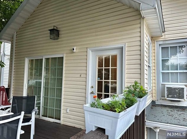 214 Columbus Pl, Cliffside Park NJ  07010-1006 exterior