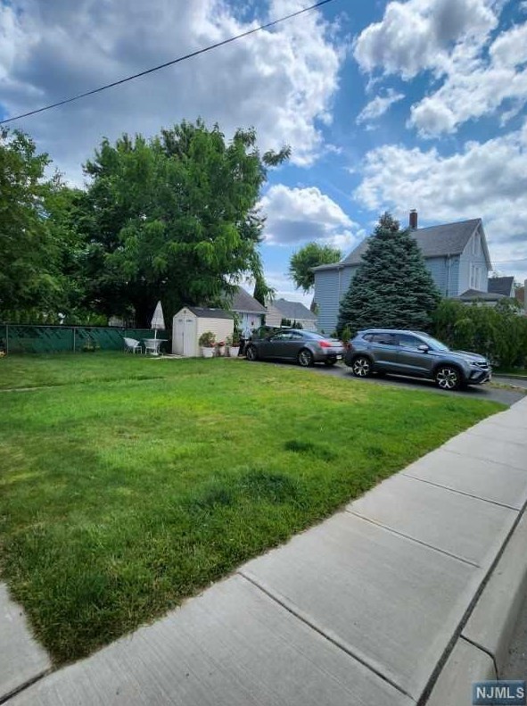 49 Pickens St, Little Ferry NJ  07643-1912 exterior