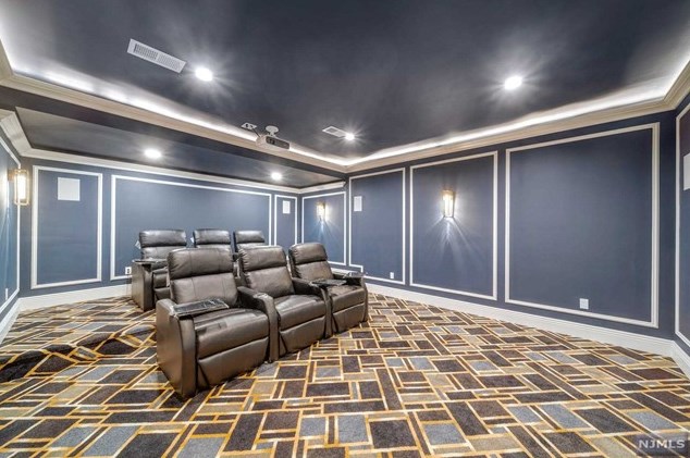 183 Cleenput Ter, Paramus NJ  07652-4438 exterior