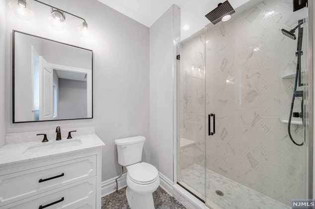 183 Cleenput Ter, Paramus NJ  07652-4438 exterior