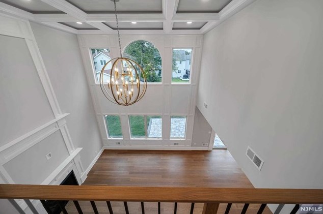 183 Cleenput Ter, Paramus NJ  07652-4438 exterior