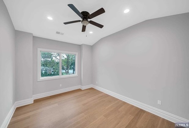 183 Cleenput Ter, Paramus NJ  07652-4438 exterior