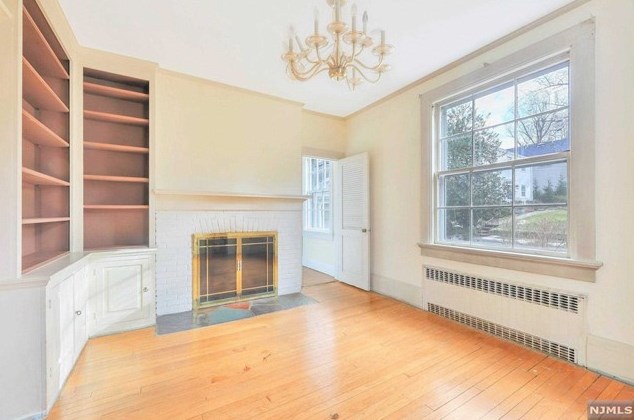 125 Hudson Ave, Tenafly NJ 07670-1039 exterior