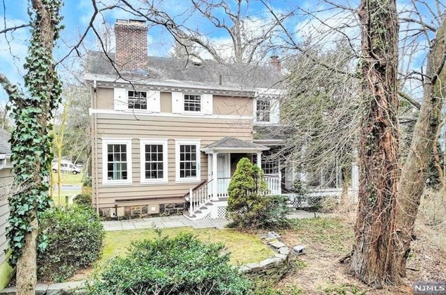 125 Hudson Ave, Tenafly NJ 07670-1039 exterior