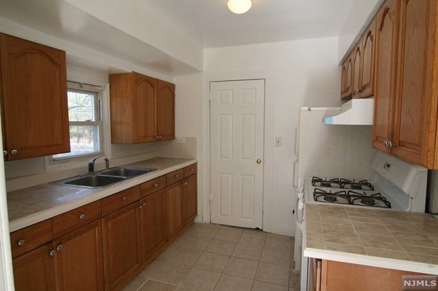 91 Roland St, Park Ridge NJ  07656-2119 exterior