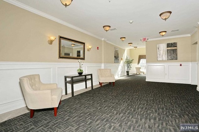 527 Bushes Ln, Elmwood Park NJ  07407-3204 exterior