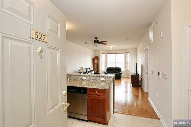 527 Bushes Ln, Elmwood Park NJ  07407-3204 exterior