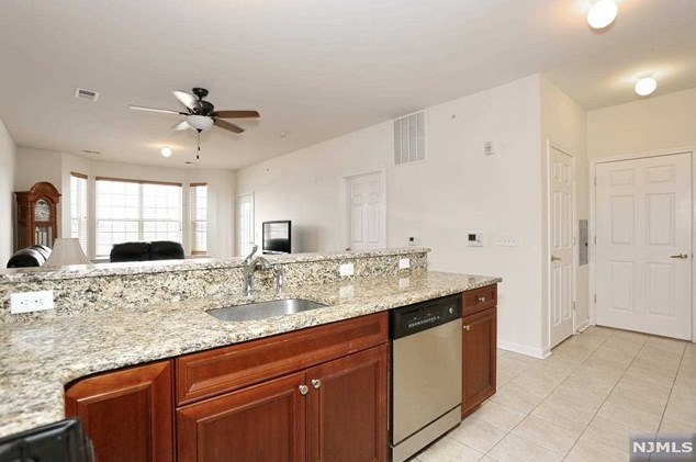 527 Bushes Ln, Elmwood Park NJ  07407-3204 exterior