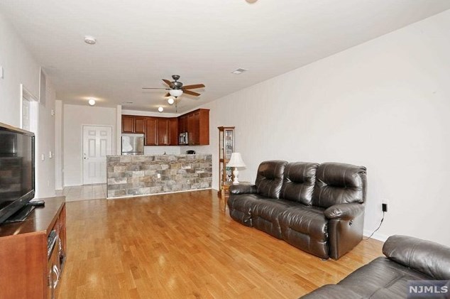 527 Bushes Ln, Elmwood Park NJ  07407-3204 exterior