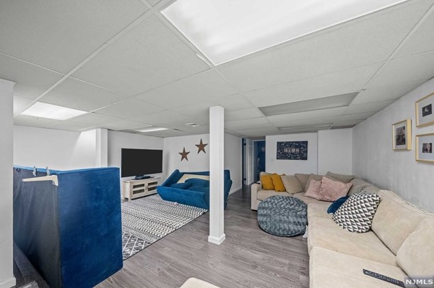 6 Holiday Ct, Westwood NJ  07675-5708 exterior