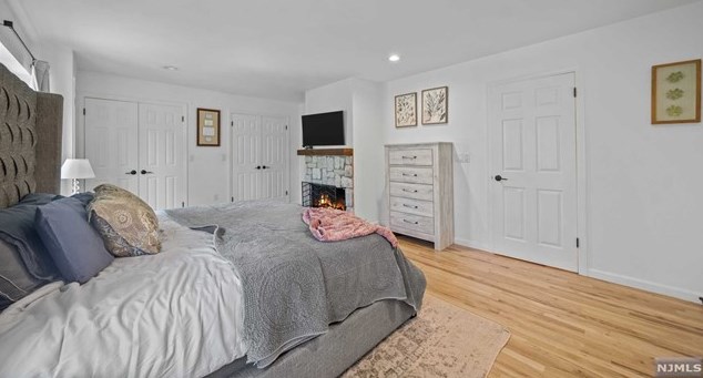 6 Holiday Ct, Westwood NJ  07675-5708 exterior