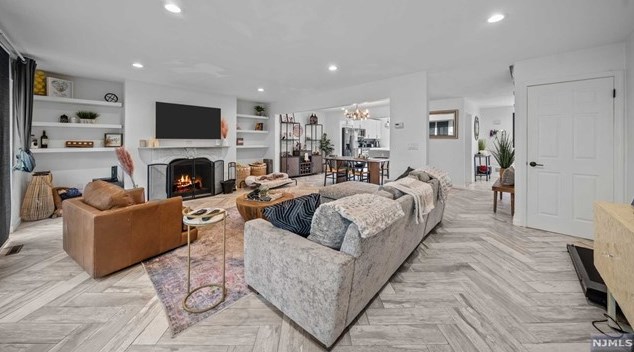 6 Holiday Ct, Westwood NJ  07675-5708 exterior