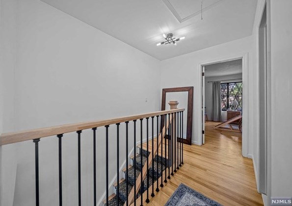 6 Holiday Ct, Westwood NJ  07675-5708 exterior