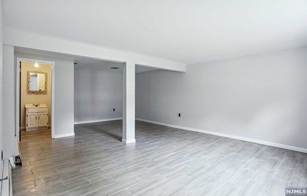 28 Longview Ln, Hardyston NJ  07419-1918 exterior