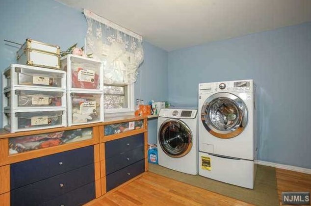 286 Herbert Pl, Paramus NJ  07652-5408 exterior