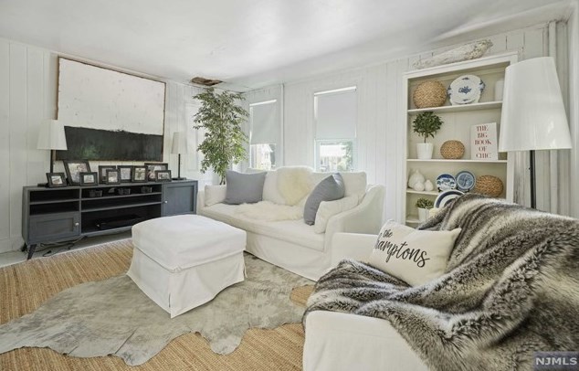 192 Pascack Rd, Park Ridge NJ 07656-1174 exterior