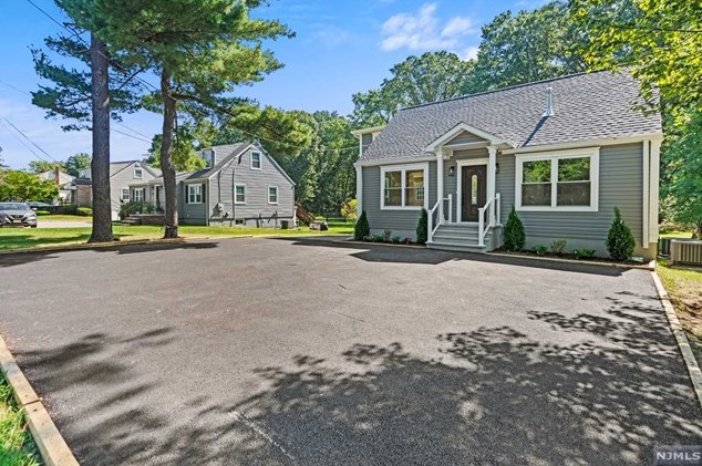 148 Valley Rd, Wayne NJ  07470-3949 exterior