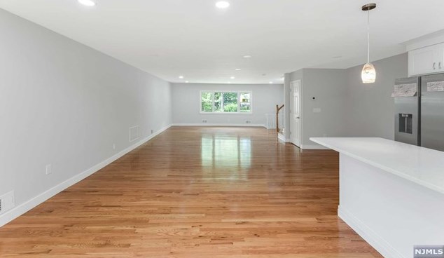 114 Ramille Ct, Paramus NJ  07652-5313 exterior