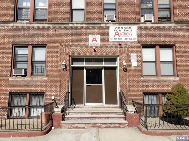 117 Corbin Ave, Jersey City NJ  07306-7219 exterior