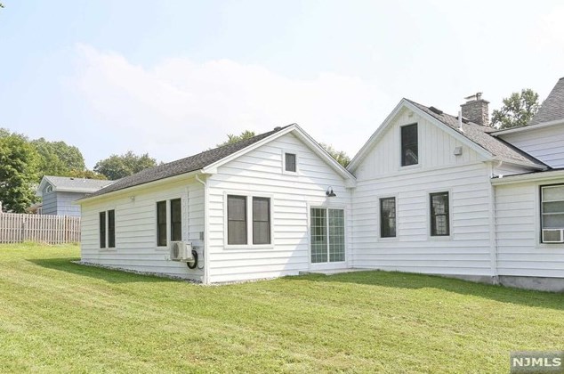 333 Park Ave, Park Ridge NJ  07656-2420 exterior