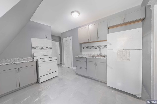 18 Shanley Ave, Newark NJ  07108-1604 exterior