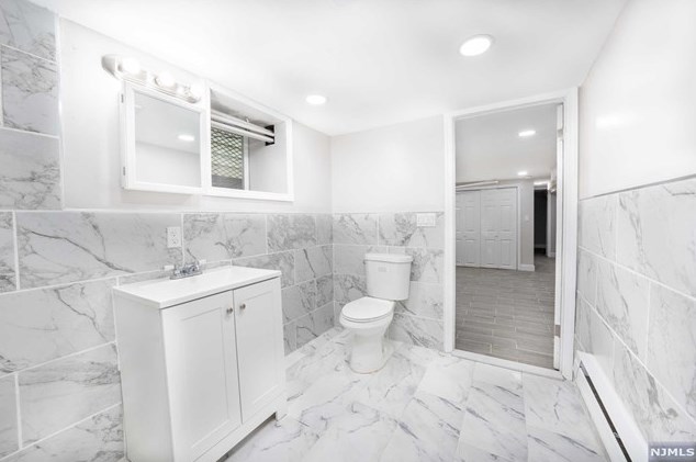 18 Shanley Ave, Newark NJ  07108-1604 exterior