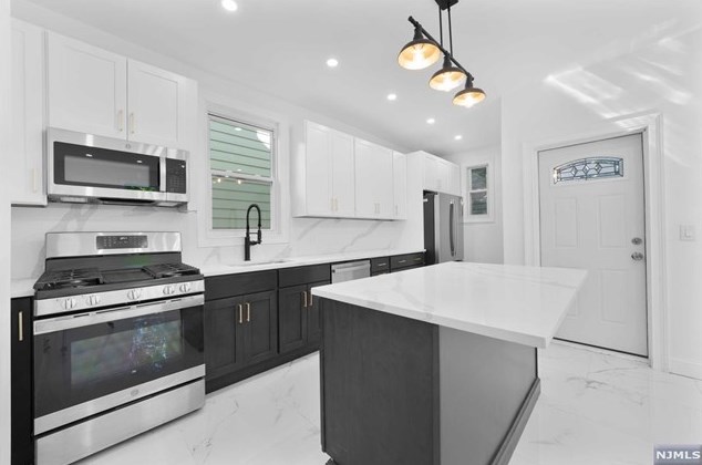 18 Shanley Ave, Newark NJ  07108-1604 exterior